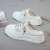 2026 Nuevo Estilo Zapatillas de Media Pantufla de Suela Gruesa y Punta Cerrada para Mujer, Zapatos Blancos de Malla Transpirable de Verano, Sandalias Planas Casuales
