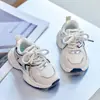 Sapatos de Pai para Crianças Primavera/Outono 2026 Malha Respirável Unissex Calçados Esportivos Velcro Solado Macio Tênis de Corrida para Crianças Pequenas