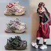 Tênis Esportivo Infantil 2026 Novo Estilo Primavera e Outono Sapatos para Meninos Malha Respirável Sapatos para Meninas Outono Sapatos de Bebê Pai