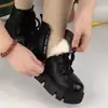 Botas de Neve de Couro Macio com Solado Macio para Mulheres Versátil Moda Primavera/Outono 2026 Botas de Cano Curto Sapatos de Algodão Quente com Veludo Extra Solado Grosso Botas de Algodão