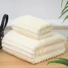 Toalha de Banho de Lã Coral com Listras Doces, Espessa, Altamente Absorvente, Sem Fiapos, para Uso Doméstico, Toalha de Banho para Adultos, Macia e de Secagem Rápida, Atacado