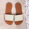 Roma 2026 sandalias planas casuales de vacaciones talla grande zapatos casuales versátiles para la playa zapatillas zapatos de playa de moda modelo nuevo