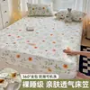 Tapete de Chão Lavável Peça Única Capa de Cama Antiderrapante Protetor de Colchão Capa de Cama Completa Capa de Lençol Capa de Tapete de Cama Conjunto de Três Peças 2026 Novo Estilo