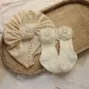 Conjunto de Chapéu e Meias para Bebê Menina, Chapéu de Tricô com Coroa Floral, Chapéu com Proteção para Moleira de Recém-Nascido, Chapéu Indiano