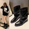 Botas pretas retro de salto grosso e perna larga para mulheres, novo modelo de verão 2026, botas curtas slim-fit de Xinjiang, Sichuan, Xizang, botas de montaria com bico fino