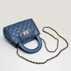 Bolso cuadrado pequeño de piel de cordero estilo Chanel con cadena de rombos, mini bolso de media luna portátil para hombro o mensajero