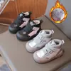 Zapatos de Algodón para Niñas Estilo Nuevo 2025 Botas de Nieve Plateadas para Niñas Niños Medianos y Grandes Zapatos Cálidos con Felpa Plus Algodón