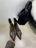 Outono/Inverno 2026 Bico Fino Couro Fivela Salto Bloco Botas Curtas Femininas Estilo Coreano Salto Alto Zíper Traseiro Couro Macio Botas Curtas Tendência