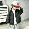 Chaqueta de cuadros para niño otoño 2026 nueva chaqueta de béisbol para niño primavera y otoño elegante chaqueta de moto para bebé niño pequeña moderna
