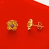Set de Tres Piezas de Pendientes, Anillo y Collar de Margarita Pequeña Imitación K Oro de Lujo Ligero para Mujer, Collar de Flor de Latón Chapado en Oro, Venta Directa del Fabricante