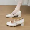 Zapatos de tacón bajo de estilo francés con correa y pedrería tipo hada para mujer, nuevo modelo de primavera 2026, tacón medio grueso, zapatos Mary Jane elegantes y versátiles