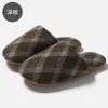 Pantuflas de piso para otoño e invierno, pantuflas de algodón antideslizantes para interiores para mujer, pantuflas de lana cálidas y sencillas para pareja, venta al por mayor para hombre