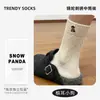 Nuevos calcetines de lana para otoño e invierno con estampados de animales de dibujos animados, calcetines lindos para mujer sin costuras hasta la mitad de la pantorrilla, calcetines blancos versátiles de Zhuji Socks Industry
