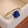 Anel de Quadrado Azul Safira Zircônia Microincrustada Joia Mais Vendida Transfronteiriça Cao Shi Anel de Noivado Simples Europeu e Americano Feminino
