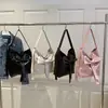 Bolsa de Mão Fashion Europeia e Americana com Rebites 2025, Nova Bolsa de Ombro Elegante com Laço, Bolsa Transversal Versátil da Moda