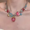 Collar gargantilla con colgante de fresa multicolor rojo y azul estilo dulce y fresco, estilo chica hot de nicho con diseño único cadena para la clavícula