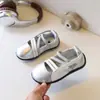 Sapatos de Solado Macio Simples para Meninas 2026 Primavera e Outono Novo Estilo Coreano Moda Infantil Sapatos Rasos de Calçar em Couro Sapatos de Performance