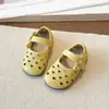 Sandalias Huecas para Niñas Colección Verano 2026 Moda Infantil Zapatos de Princesa Planos de Suela Suave Sandalias Versátiles para Niños