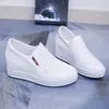 Zapatillas Blancas para Mujer 2023 Nuevo Estilo Coreano Moda Punta Redonda Sin Cordones Planas Casual Talla Grande para Mujer Calzado Individual Hueco Venta al por Mayor