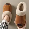 Pantuflas de algodón cerradas de felpa para mujer en invierno, anticolisión, de suela gruesa, cálidas, pantuflas de algodón cómodas antideslizantes para el hogar para hombres