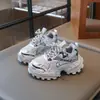 Zapatillas tipo dad de malla para niñas, zapatos de moda, nuevo modelo 2026, zapatos deportivos casuales versátiles con plataforma y suela gruesa para niños en otoño