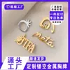 Broche de Letra de Gama Alta Yuefeng Insignia DIY Personalizada Personalización de Logo Metálico Insignia de Empleado Corporativo Producción