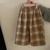 Nova Coleção Outono/Inverno 2025 para Meninas: Conjunto Popular de Cardigan de Tricô e Calça Xadrez Forrada de Fleece Duas Peças para Crianças