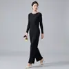 Conjunto de Roupas Femininas: um Conjunto de Duas Peças de Alta Qualidade com Camiseta de Gola Redonda e Manga Longa e Calça de Corte Reto, Conjunto de Moda Issey Miyake