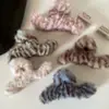 Presilha de Cabelo de Pelúcia Listrada Outono/Inverno para Mulheres, Presilha Grande de Tubarão para Penteado na Nuca, Acessório de Cabelo Elegante