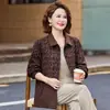 Nuevo y elegante atuendo de otoño para mamá: chaqueta corta de solapa con patchwork, holgada, a la moda y estilosa para mujeres de mediana edad y mayores