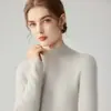 Suéter de tricô de alta qualidade para mulheres, outono/inverno 2026, com gola semi-alta, design canelado, corte justo e estilo versátil como peça de base.