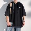 Camiseta Falsa de Duas Peças com Manga Curta Masculina de Verão Adolescente Camiseta com Capuz 2024 Nova Moda Americana Top de Meia Manga
