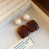 Pendientes de borla con carcasa de madera marrón transfronterizos europeos y americanos, pendientes de estilo vintage Maillard, pendientes de mujer de lujo ligero de alta gama