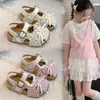 Zapatos para bebés y niños pequeños Zapatos de un solo color con lazo francés Sandalias Mary Jane de verano 2026 nuevas para niñas con punta redonda