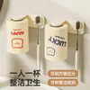 Vaso para enjuague bucal magnético Estante de pared para cepillos de dientes Soporte para cepillos de dientes Vaso para cepillos de dientes de plástico sin perforaciones boca abajo