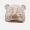 Gorro de Tricô Fofo de Urso Estilo Coreano para Estudantes, Versátil no Outono e Inverno, Faz o Rosto Parecer Menor, Dupla Camada, à Prova de Frio, Quente e Protetor de Orelhas