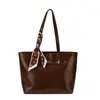 Bolsa tote de gran capacidad transfronteriza para mujer, nueva bolsa de trabajo y para el día a día vintage de moda para mujer, bolso de mano, bolso de hombro, bolso de axila al por mayor