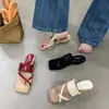 Sandalias Cuadradas de Tira Cruzada para Mujer, Estilo Verano 2026, Estilo Europeo y Americano, Tacones Altos Gruesos, Chanclas de Tira Fina para Uso en Exteriores