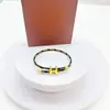 Fivela em Forma de I Dourada Rígida 3D Galvanizada a Cobre com Corda de Aço Pulseira de Mão Ajustável à Prova d'Água e Suor Pronta para Venda