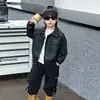 Jaqueta de Couro Infantil Estilo Coreano Outono Bebê Legal Gola Reversível 2026 Novo Casaco Casual de Outono para Crianças Pequenas