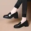Zapatos populares de tacón grueso para mujer, novedad otoño 2026 estilo francés piel suave retro puntera cuadrada sin cordones poco profundos zapatos de un solo color
