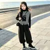 Conjunto de Ropa de Otoño para Niñas 2026 Nuevo Estilo para Niños Medianos y Mayores Elegante Capa Base Suéter Chaleco de Primavera y Otoño para Niños Conjunto de Tres Piezas