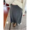 Altamente recomendado! Saia midi de tricô macia e confortável para mulheres, perfeita para outono e inverno. Possui cós elástico para um ajuste confortável, um efeito emagrecedor e um design versátil de perna reta.