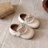 Sapatos de Couro para Meninas 2026 Outono Novo Estilo Sapatos Individuais Infantis Crianças de Meia-idade e Mais Velhas Solado Macio Laço Sapatos de Princesa Mocassins de Performance