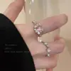 Anillo de lujo ligero coreano de alta gama con perla de circón para mujer, diseño de nicho vintage, joyería de anillo abierto con lazo