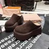 Outono 2026 Novo Estilo Outono e Inverno Plataforma Pelúcia Quente Solado Grosso Slip-On Tamancos para Pessoas Baixas