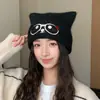 Nuevo gorro de punto bordado con orejas de gato lindo 2026 para mujer, cálido para otoño e invierno, versátil y favorecedor, con protección para las orejas