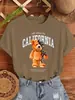 Camiseta Feminina Mecânica Urso Estampa de Letras da Califórnia Casual Solta Algodão Roupas de Rua Verão Xadrez Manga Curta