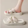 2024 Nueva Moda Zapatillas Gruesas para Mujer Verano Exterior Explosiones Transfronterizas Sandalias y Zapatillas de Una Tira Antideslizantes Zapatos de Playa