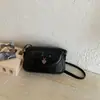Bolsa quadrada pequena casual de nicho, simples e elegante, nova moda verão 2026, cor sólida, elegante, para ombro e transversal